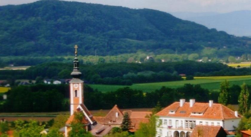 Gästehaus Riegler Willkommen im steir. Weinland — 4-Star Luxury Hotel in Ragnitz, Austria