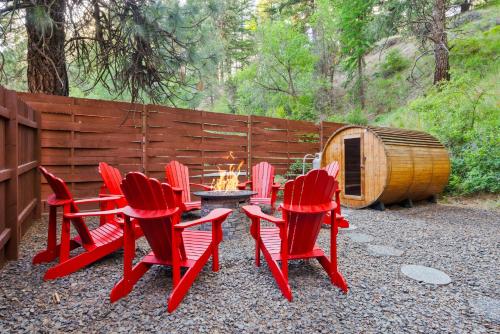 White Pass Log Cabin Luxury Retreat — 4-Star Luxury Hotel in Natchez, United States