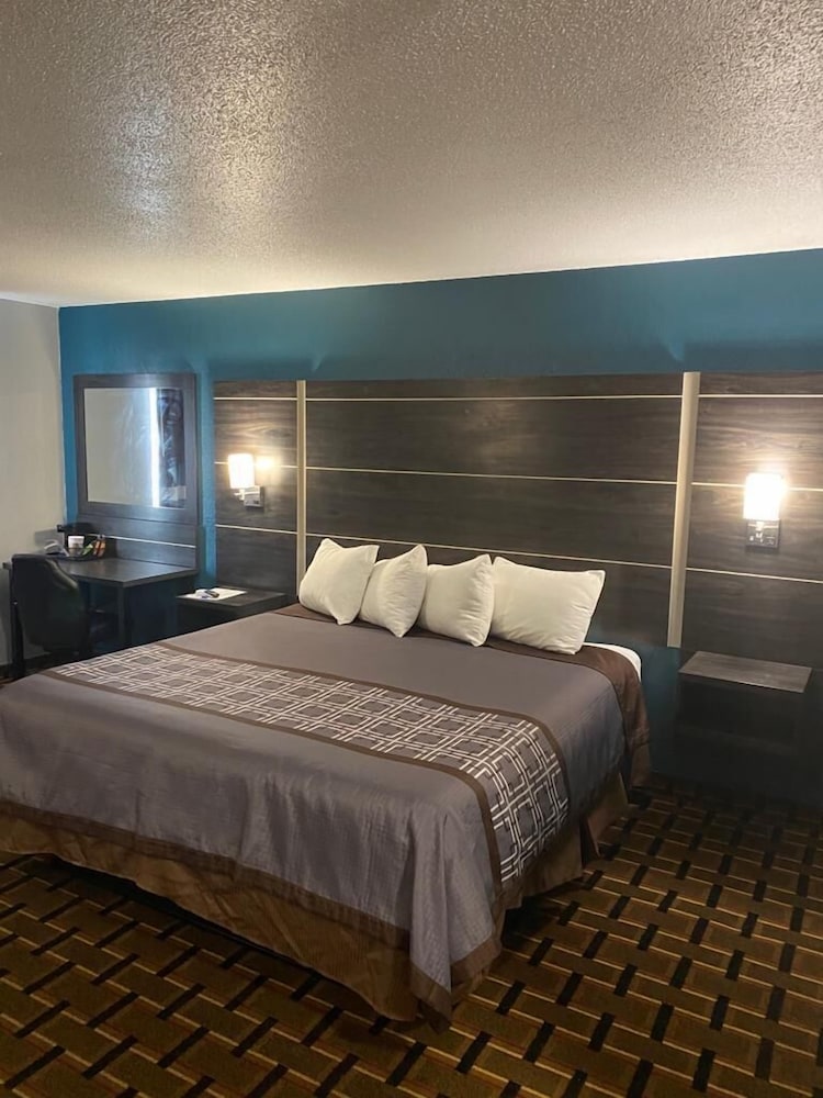 Faribault Hometown Inn & Suites - photo 13