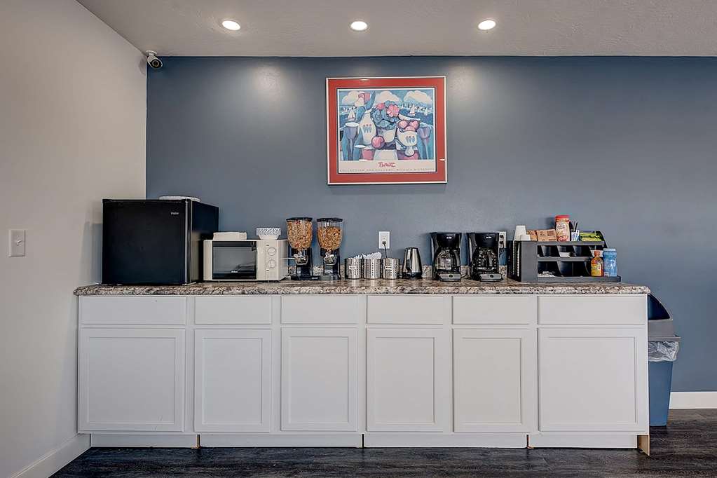 Travelodge by Wyndham Spirit Lake Okoboji - photo 28