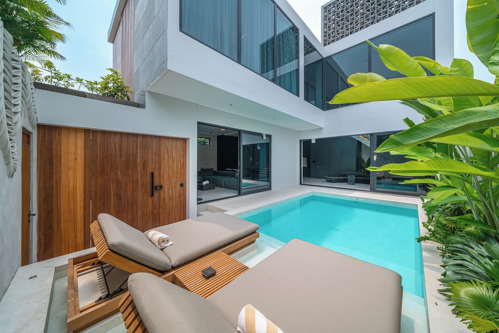Under The Palms — 4-Star Luxury Hotel in Canggu, Indonesia