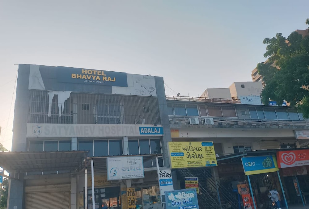Hotel Bhavya Raj in Gandhinagar, India