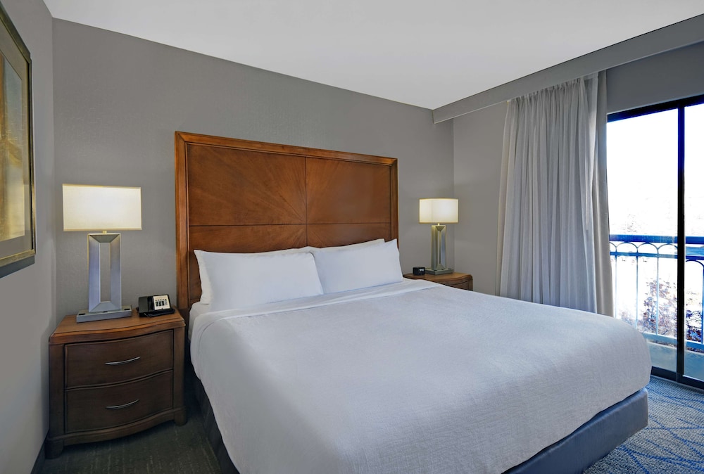 Embassy Suites by Hilton Detroit Livonia Novi - photo 8