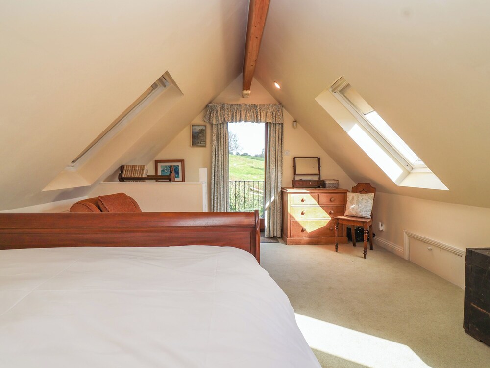 Highgrove Barn — Stroud — photo 3