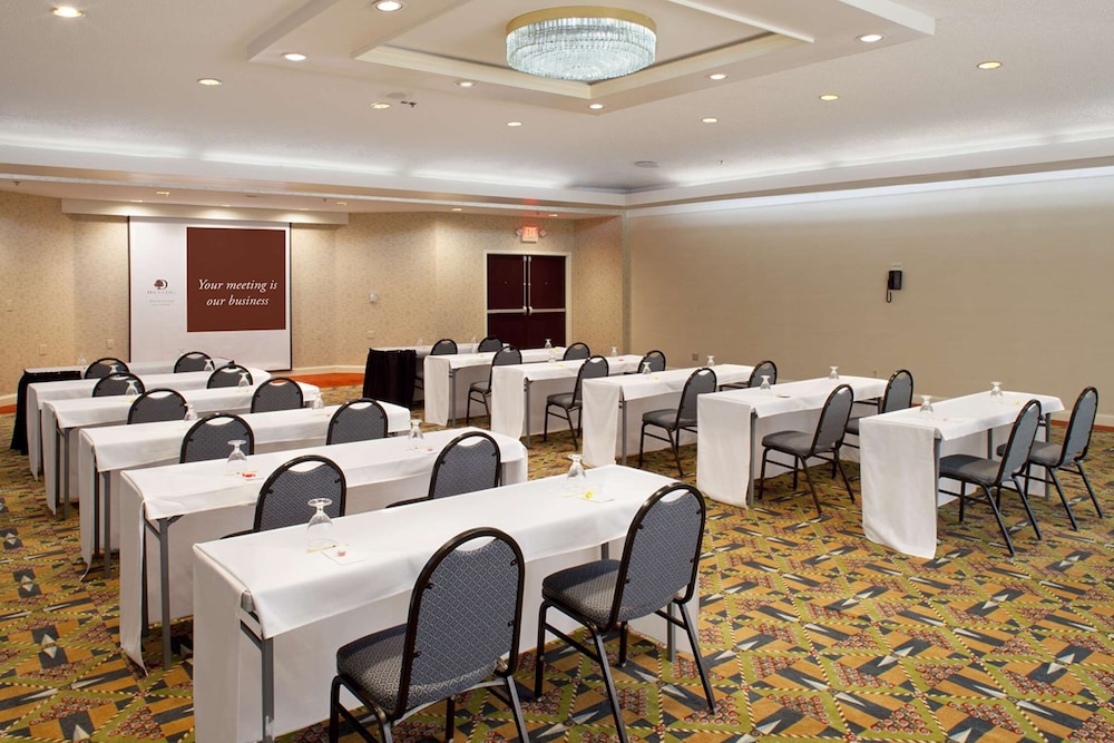Doubletree by Hilton Hotel Fayetteville - photo 27
