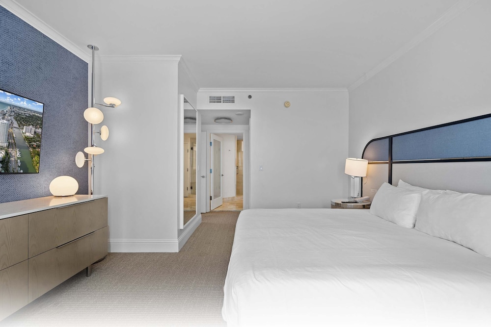 Fontainebleau Miami Beach Private Luxury Suites - photo 31