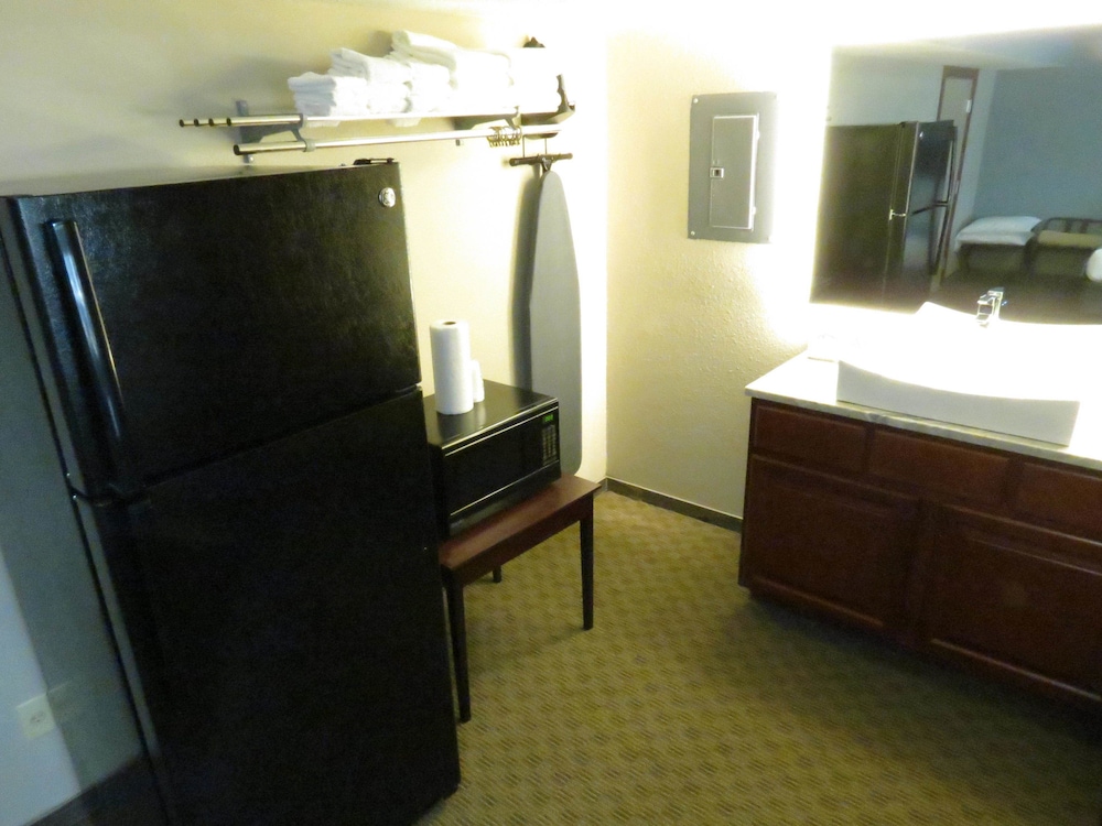 Edgewater Hotel - photo 14