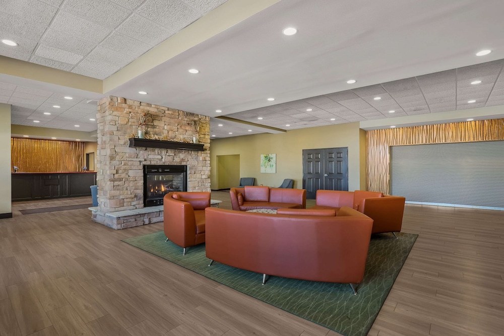 MainStay Suites Fitchburg Madison - photo 4