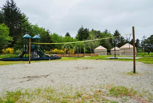 Long Beach Camping Resort Yurt 9 - photo 8