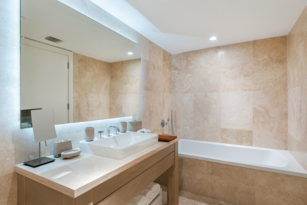 5 Star Hotel 1 1 Direct Ocean Unit 944 1 Bedroom Condo - photo 19
