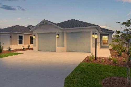 Golf Cart Pool Access Garage Parking in Wildwood, United States