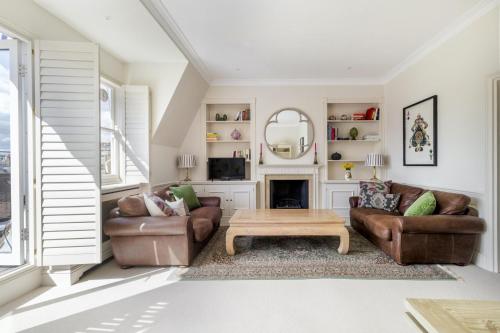 The Baby's Breath 2 bedroom with Patio in Chelsea — 4-Star Luxury Hotel in London, United Kingdom