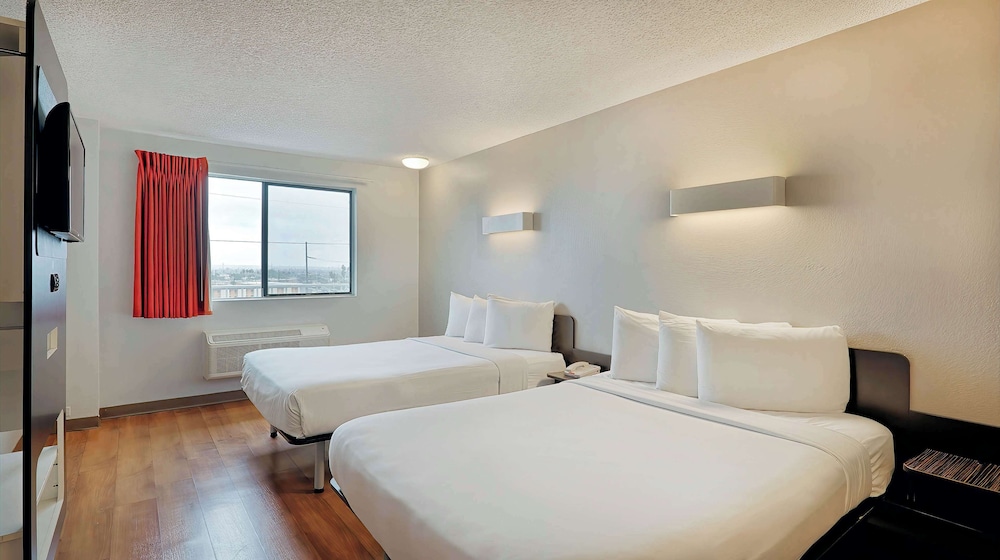 Studio 6 Suites Los Angeles CA Los Angeles LAX - photo 17