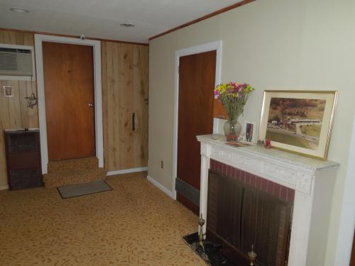 Slumberland Motel Mount Holly - photo 5