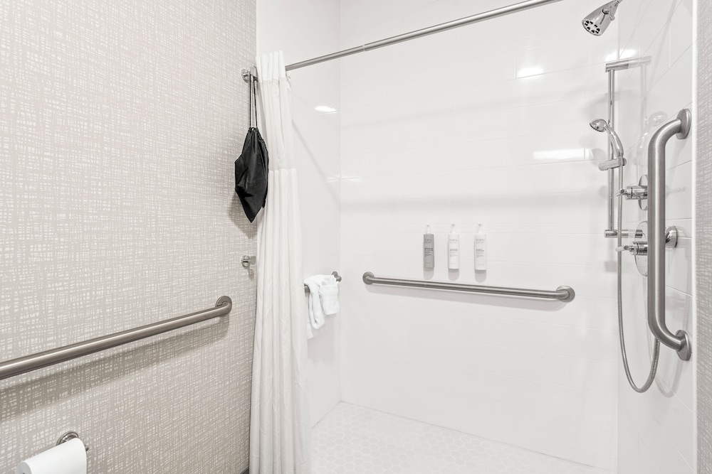 Hampton Inn Columbus North - photo 38