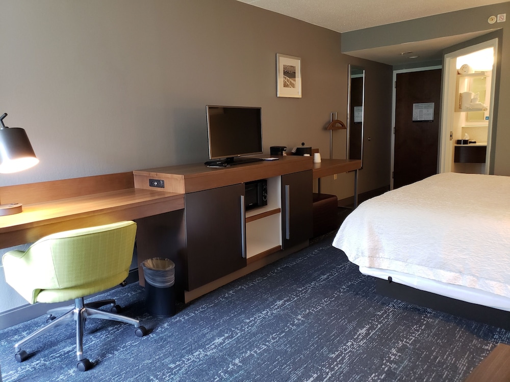Hampton Inn & Suites Newtown - photo 52