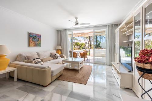 Alcazaba Beach Apartment — 4-Star Luxury Hotel in Estepona, Spain