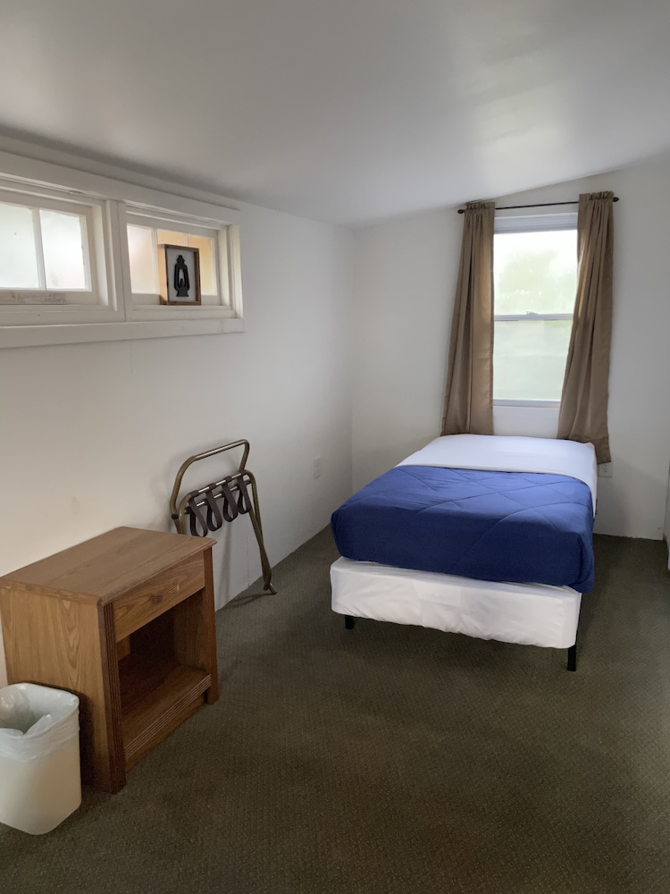 Hanging Horn Lakeside Resort - photo 14