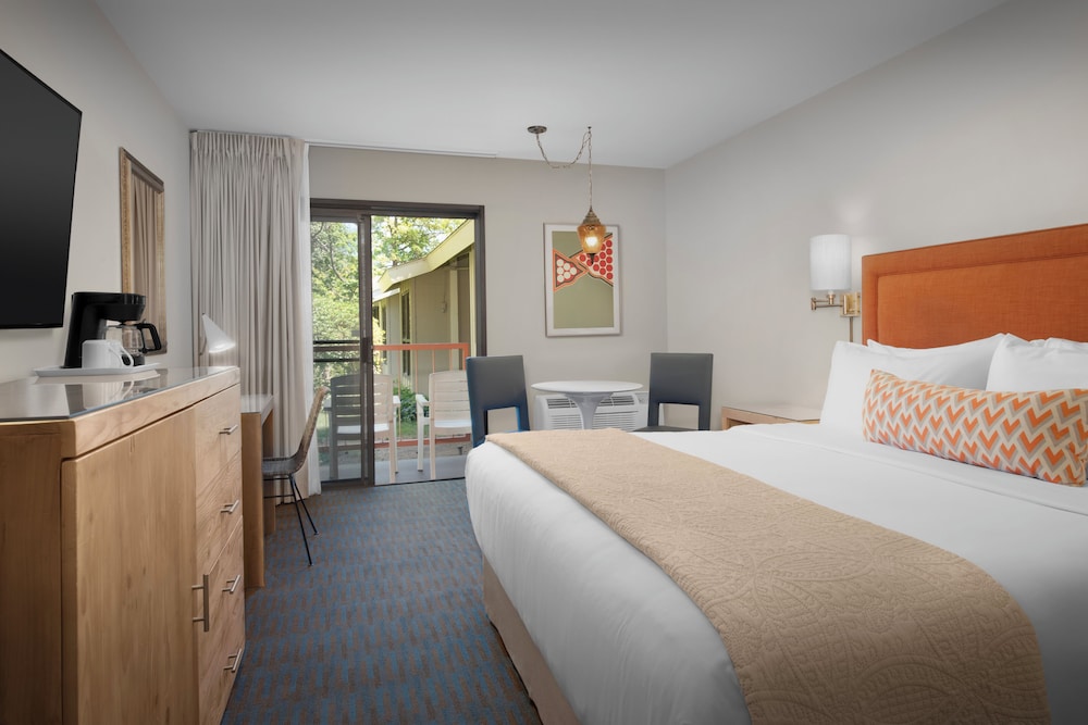 Ashland Hills Hotel & Suites - photo 20