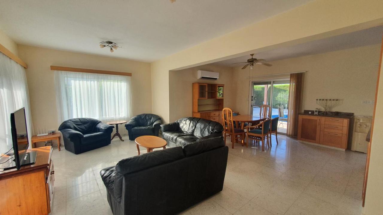 Villa Victoria 400 meters to the beach