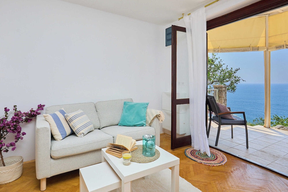 Sunset Oasis — 4-Star Luxury Hotel in Dubrovnik, Croatia