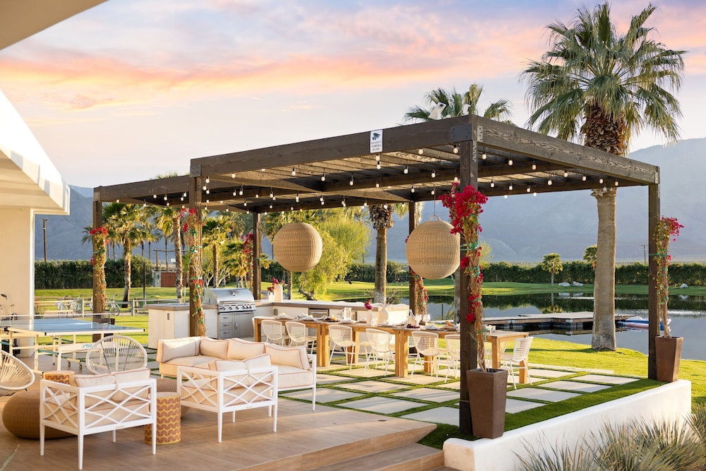 Buena Vista by Avantstay Massive Outdoor Oasis w Pool Spa & Firepit - photo 46