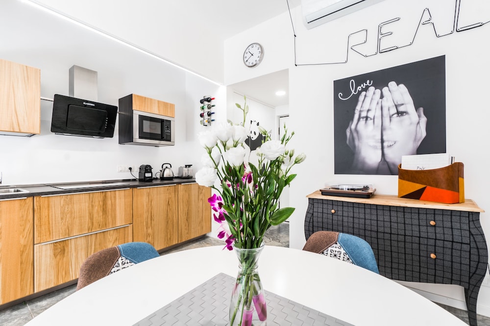 Loft Real Centro Messina 110mq 2 Camere 2 Bagni — 4-Star Luxury Hotel in Messina, Italy