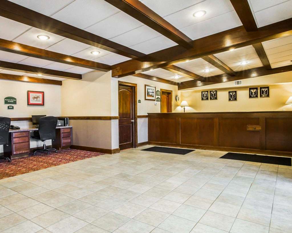 Clarion Inn & Suites at the Outlets of Lake George - photo 5