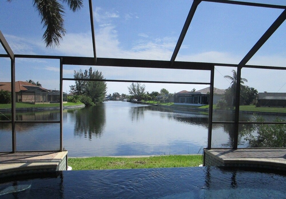 Splendor by 123cape VR — 4-Star Luxury Hotel in Cape Coral, United States