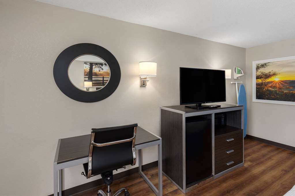 Days Inn by Wyndham Childersburg Sylacauga - photo 23