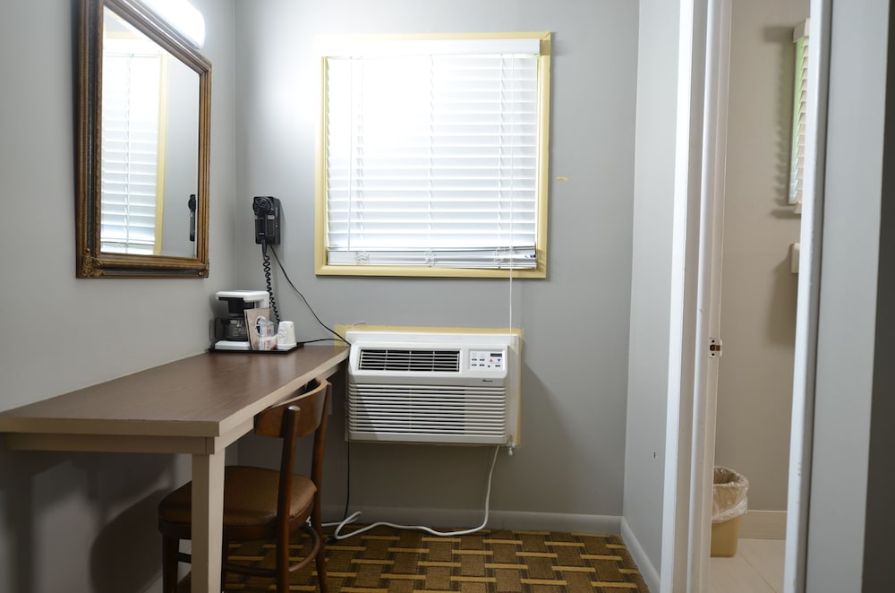 Travelowe's Motel - photo 26