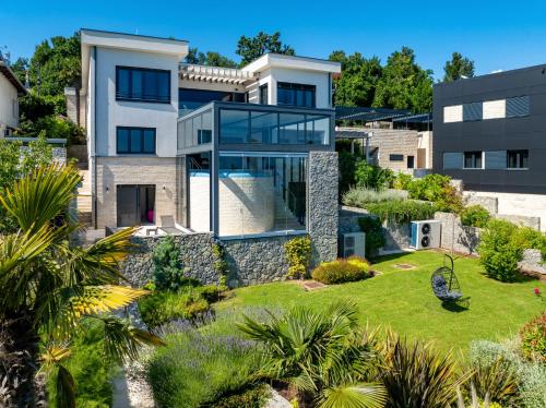 Villa Atalanta with heated pool near the beach — 4-Star Luxury Hotel in Opatija, Croatia