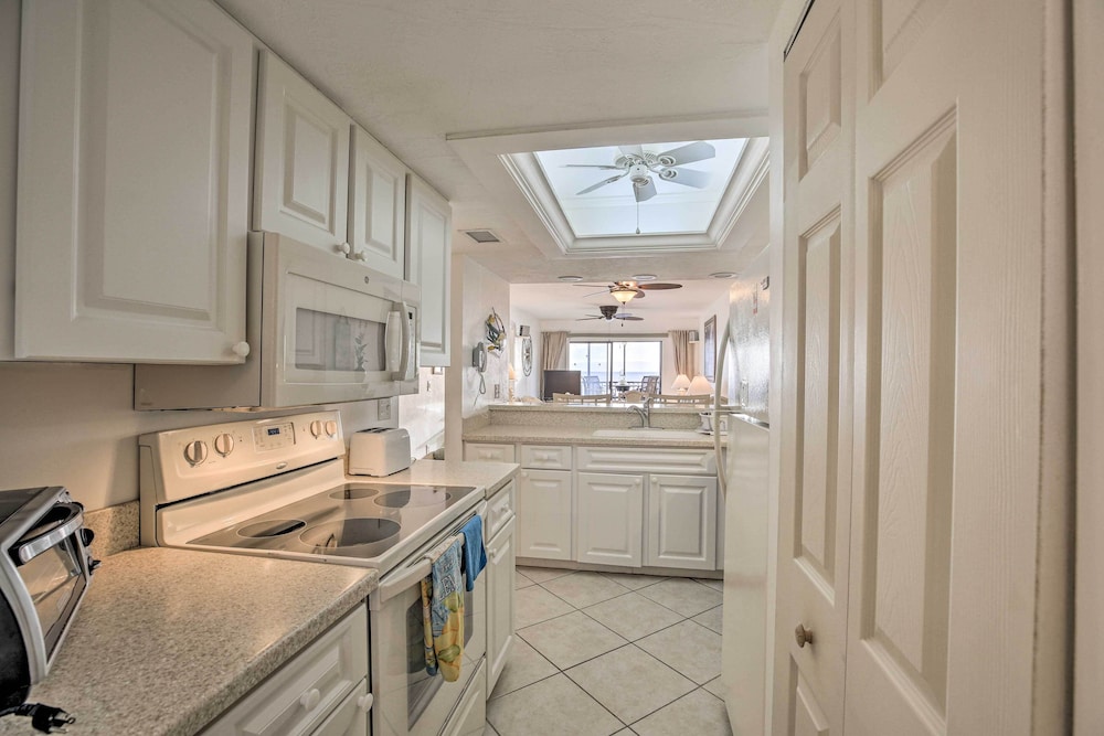 Luxe Beachfront Family Condo w Resort Amenities - photo 10