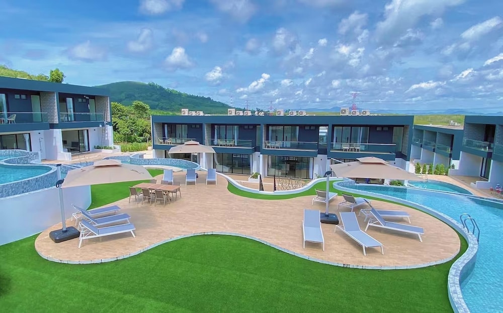 Tierra Utopia - carbon neutral hotel in Unknown City