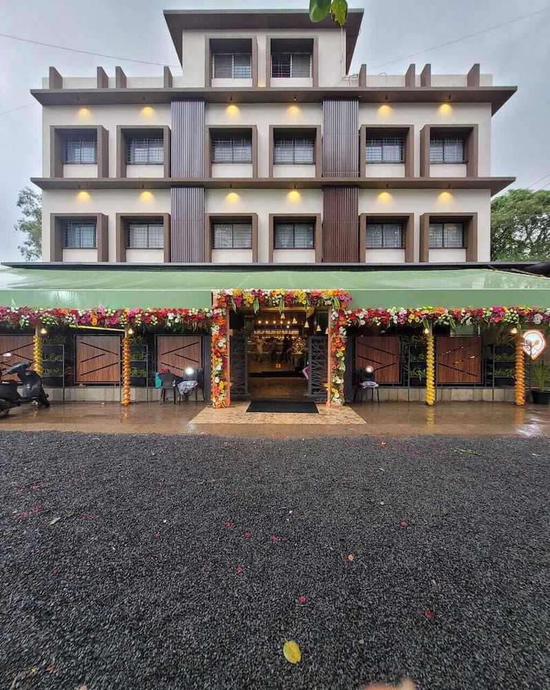 City Point Executive - carbon neutral hotel in Pune