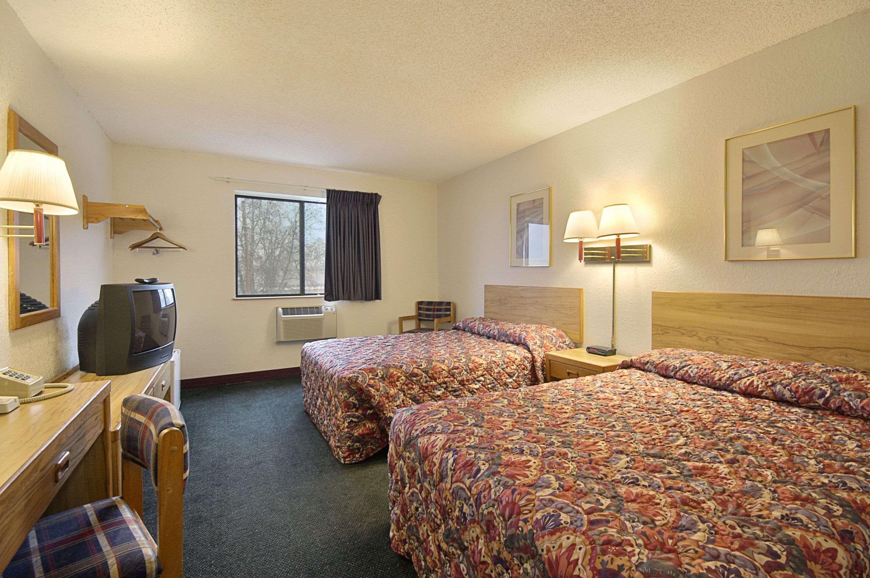 Super 8 by Wyndham Rawlins - photo 11