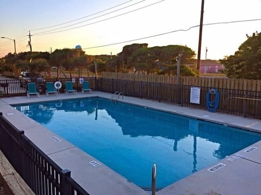 Beach Blanket Spacious Condo With Private Beach Access And Resort Amenities 3 Bedroom Condo by RedAwning - photo 26