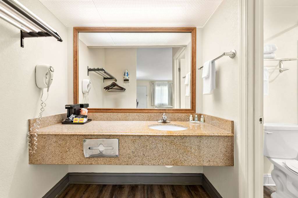 Quality Inn Pelham I 65 exit 246 - photo 15