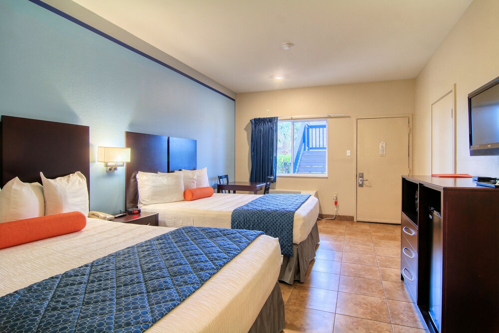 Alister Square Inn - photo 18