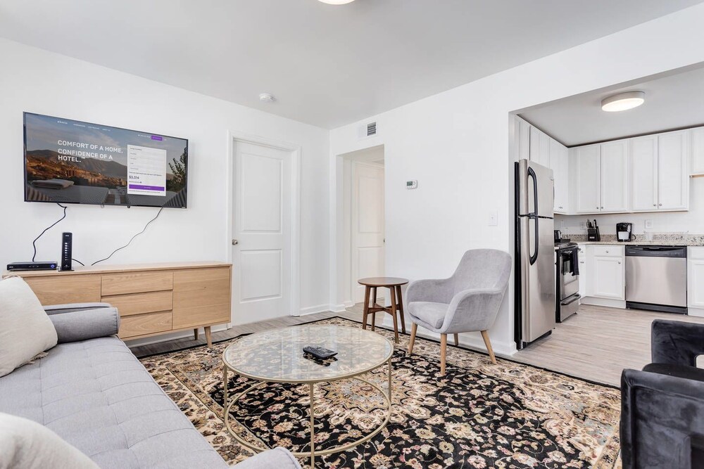 8 BRs Comprised of 4 2BR Suites by Domio - photo 42