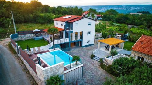Luxury villa Vitam in Imotski private pool — 4-Star Luxury Hotel in Zmijavci, Croatia