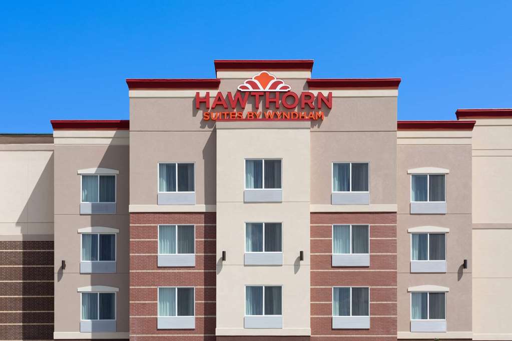 Hawthorn Suites By Wyndham Loveland in Johnstown, United States