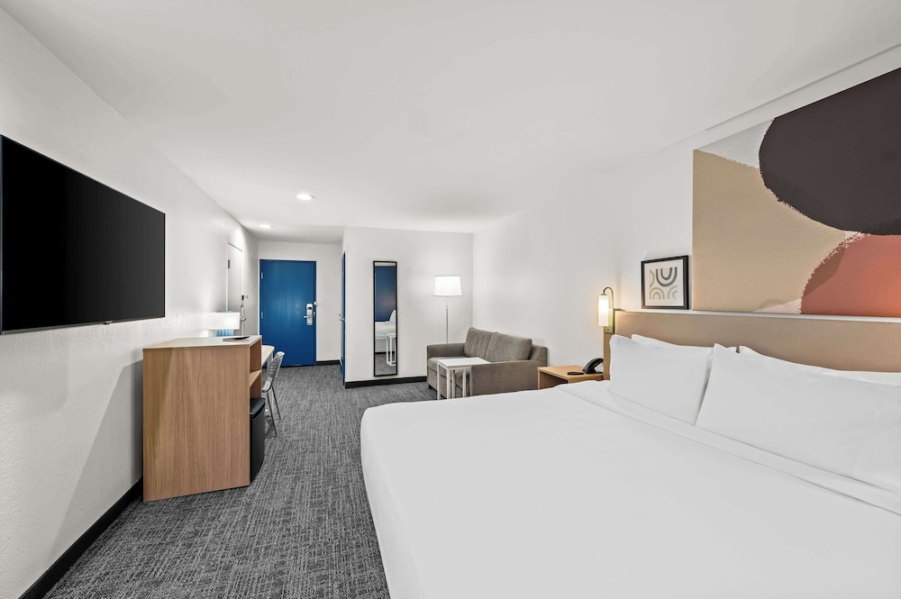 Spark by Hilton Sterling Dulles Airport - photo 27