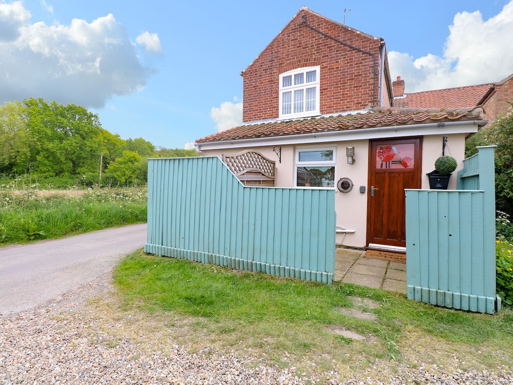 2 Lock Cottages 10331473 — North Walsham