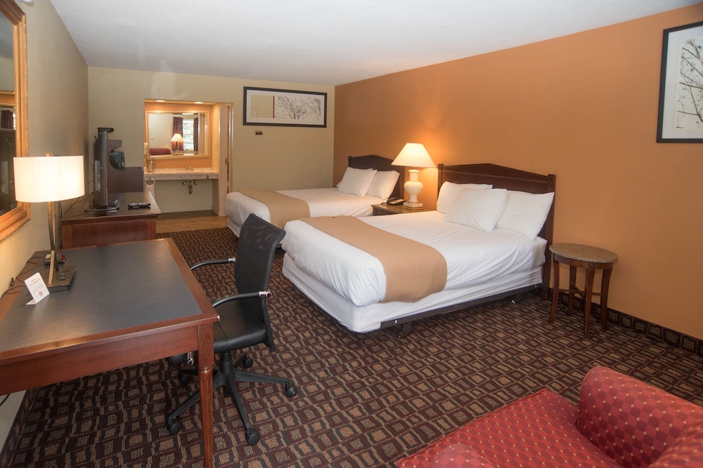 Colonnade Inn - photo 6
