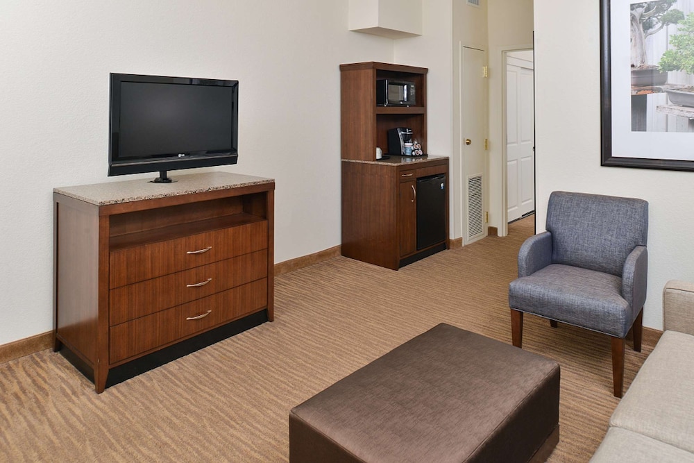 Hilton Garden Inn Dallas Addison - photo 21