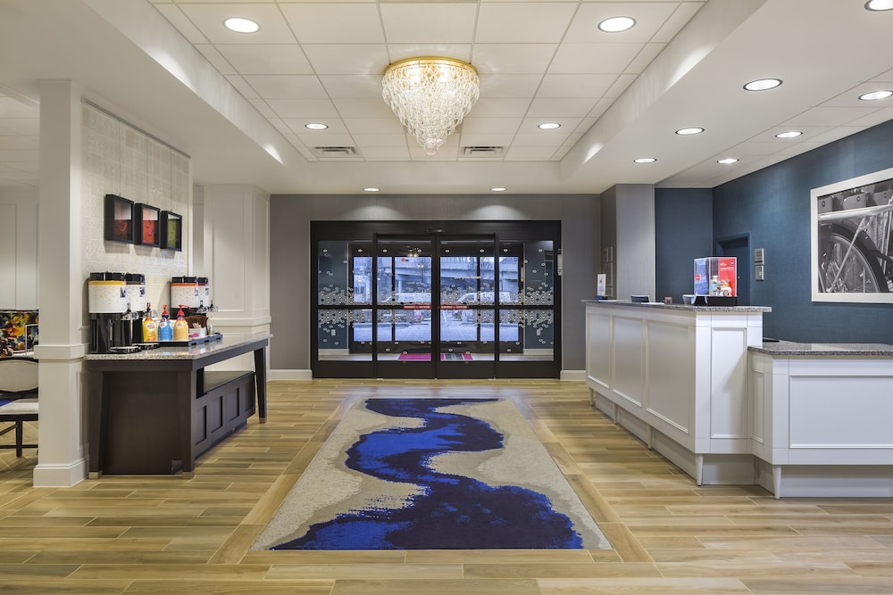 Hampton Inn & Suites Newport Cincinnati - photo 2