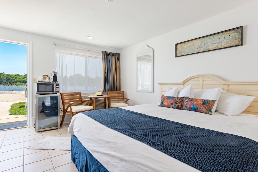 Lowes Wharf Marina Inn - photo 4