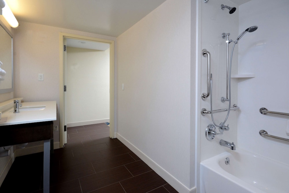 Hampton Inn Roxboro - photo 23