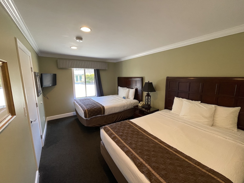 Sea Breeze Inn And Cottages - photo 30